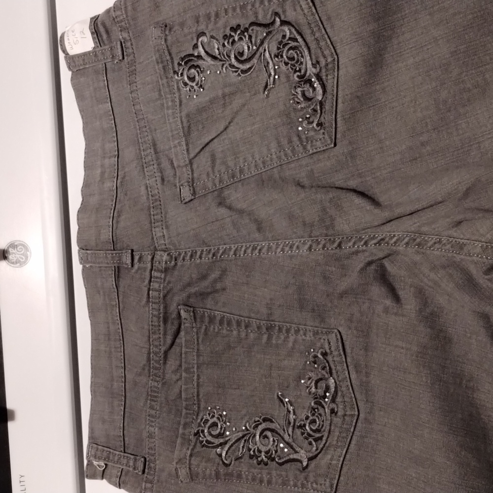 Lee Classic Fit at the waist size 12